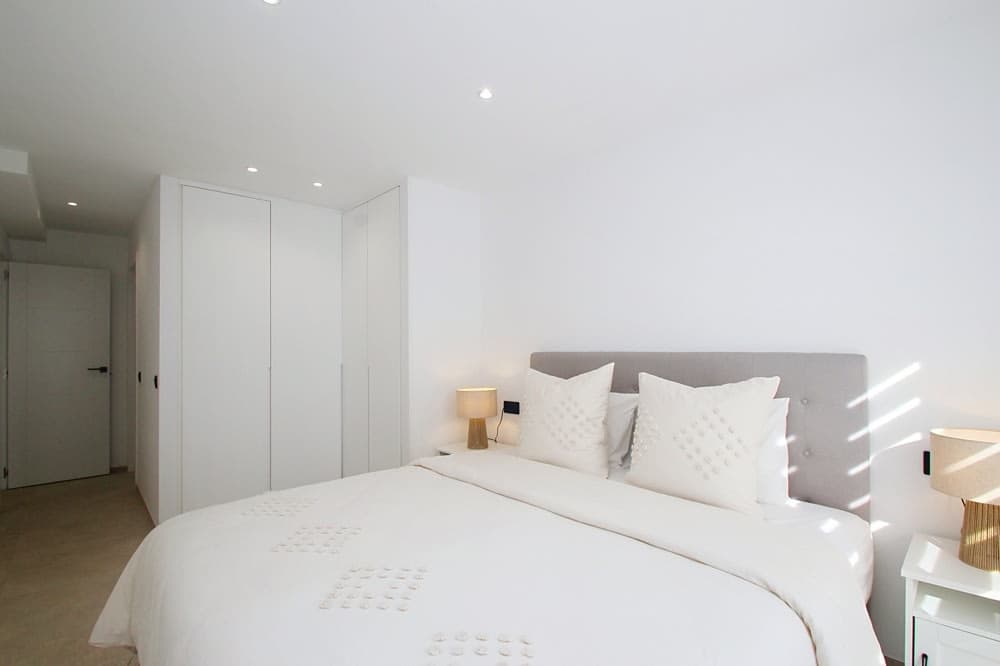 SON VERI NOU: RENOVATED PENTHOUSE WITH PRIVATE ROOFTOP TERRACE - 31